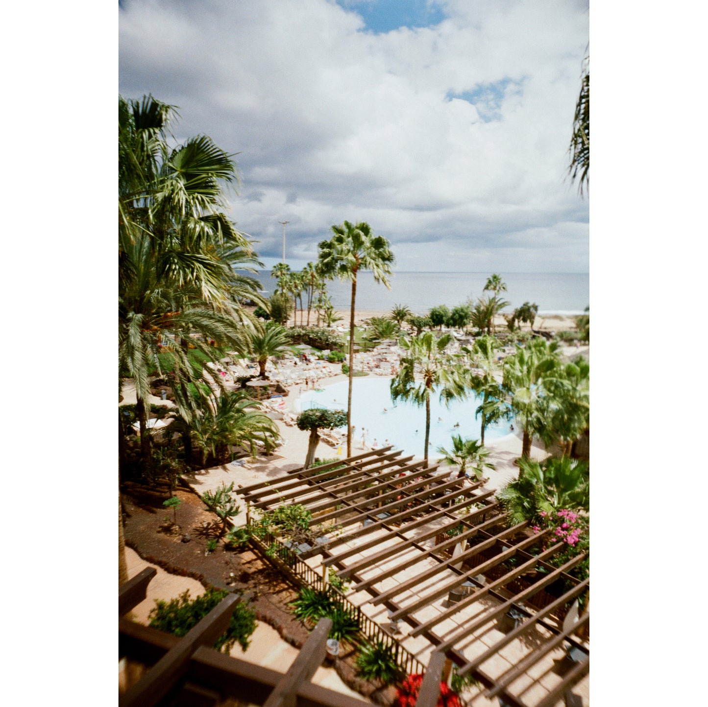 Chroma Click - 35mm Compact Camera with 24mm "Double Glass" lens