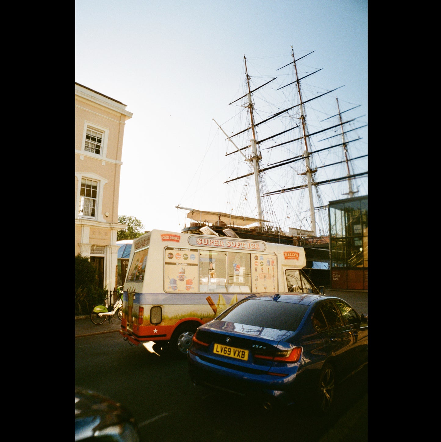 Chroma Click - 35mm Compact Camera with 24mm "Double Glass" lens