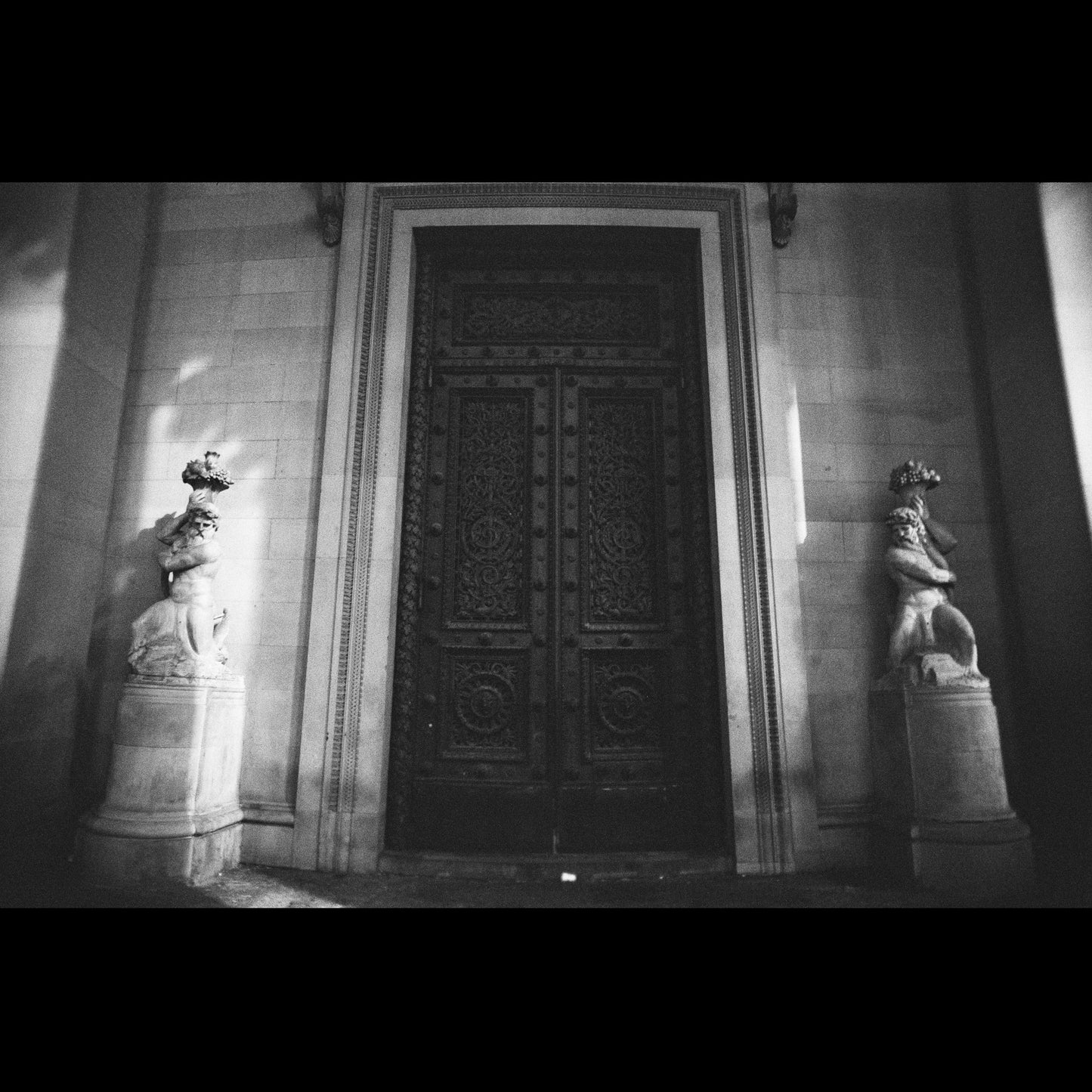 Chroma Click - 35mm Compact Camera with 24mm "Double Glass" lens