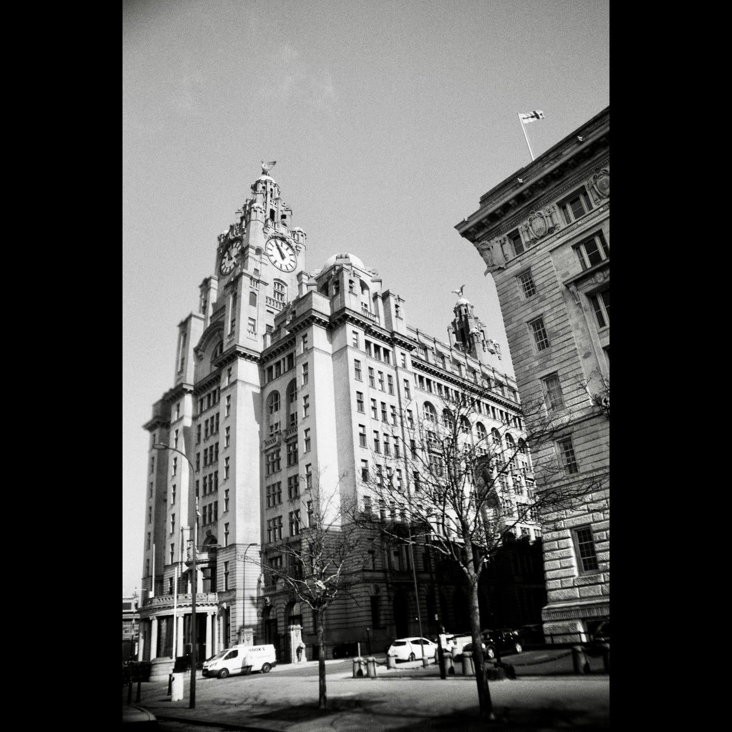 Chroma Click - 35mm Compact Camera with 24mm "Double Glass" lens